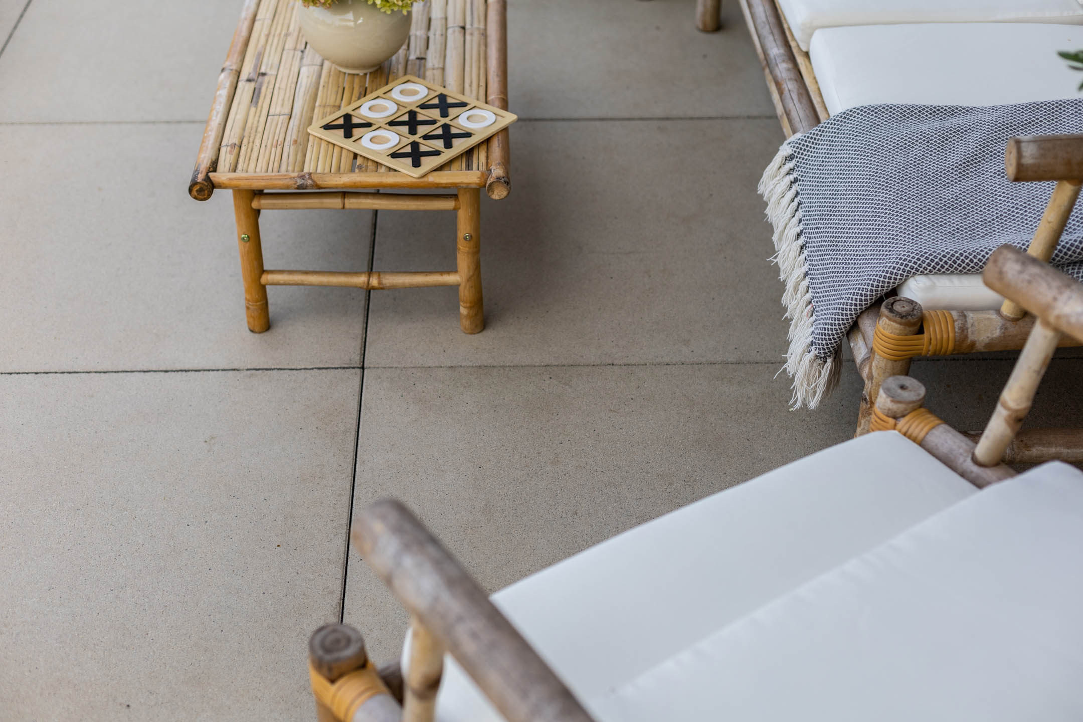 Materiały odporne na pogodę: co najlepiej sprawdzi się na zewnątrz?